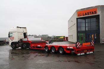 Universal Transport & Flytteforretning fabriksny 3 akslet nedbygget udtrækstrailer