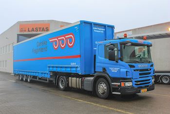 Lastas har leveret nye Kel-Berg 3 akslet nedb. gardintrailere til Danske Fragtmænd Transport A/S