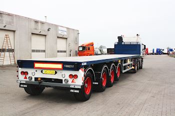 En fabriksny 4 akslet Kel-Berg sværlast trailer til Vindelsbæk Transport A/S
