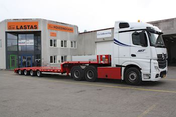 Flot Kel-Berg 4 akslet nedbygget maskintrailer udleveret til Nordisk Specialtransport ApS