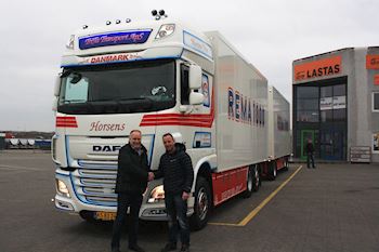 Flot ny DAF XF 510 FAR SSC med en Kel-Berg 3 akslet 24 tons anhænger til Trifa Transport ApS