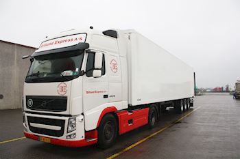 Ny flot Kel-Berg 3 akslet boxtrailer med bagdøre udleveret til Billund Express A/S