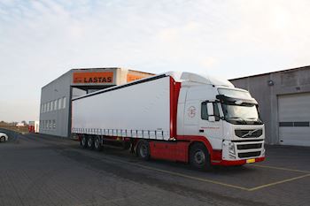 Ny flot Kel-Berg 3 akslet Maxi Flexi gardintrailer udleveret til Billund Express A/S