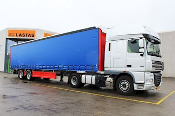 Flot Kel-Berg 2 akslet city-gardintrailer udleveret til Oles Trucking