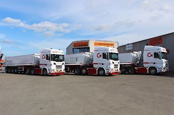Lastas har leveret tre nye Kel-Berg 4 akslet tiptrailere 37 m3 til DSV Transport A/S