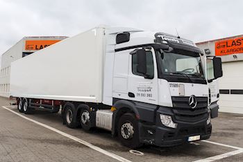 Lastas har leveret en ny Kel-Berg 2 akslet bokstrailer til Team Taarnby Transport A/S