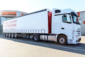 Kel-Berg 4 aks. gardintrailer med truck beslag til Universal Transport A/S