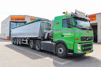 Ny Kel-Berg 4 akslet tiptrailer 37 m3 med aut. rullepresenning leveret til K. Knudsen A/S