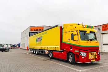 Lastas har leveret en ny Kel-Berg 3 akslet maxi flexi gardintrailer til LMT-Transport