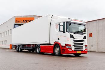 Lastas har leveret en ny Kel-Berg 2 akslet bokstrailer til Billund Express A/S