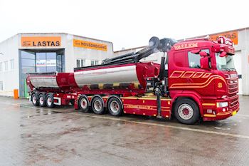 Vallem Maskintransport er køre hjem med en ny Kel-Berg 3 akslet 24 tons tipkærre fra Lastas