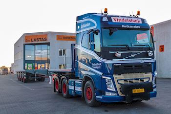 Vindelsbæk Transport A/S med ny Kel-Berg 4 akslet sværlasttrailer med dobbelt udtræk og hydrauliske aksler