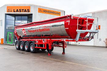 En flot ny Kel-Berg 4 akslet rundtiptrailer til HCS A/S Transport & Spedition 