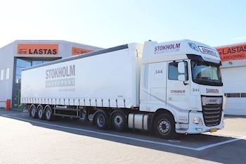 Lastas har leveret en ny Kel-Berg 3 akslet gardintrailer til Stokholm Transport A/S