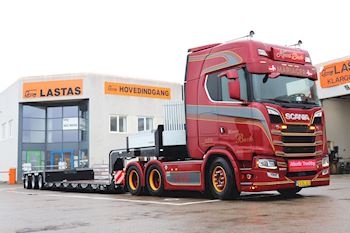 Atlantic Trucking A/S med en ny Kel-Berg 3 akslet sengetrailer med udtræk
