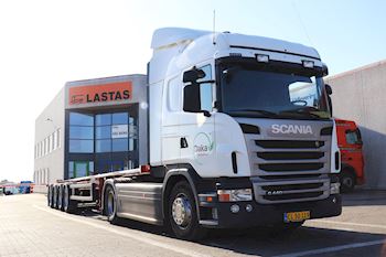 Daka Denmark A/S har afhentet to nye Kel-Berg 4 akslet containertrailere ved Lastas