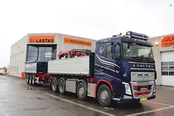 To nye Kel-Berg 3 akslet 24 tons tipkærrer fra Lastas til Sallerup Vognmandsforretning ApS