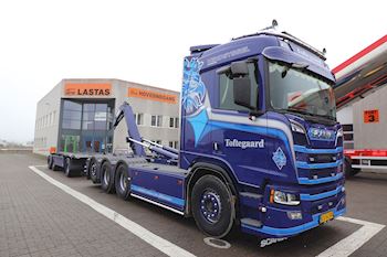 Toftegaards Transport ApS med en ny Kel-Berg 3 akslet overføringsanhænger fra Lastas