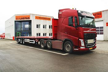 Blue Water Shipping A/S er kørt fra Lastas med to nye Kel-Berg 3 akslet sværlasttrailere