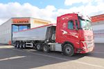 Sorø Vognmandsforretning med en ny Kel-Berg 4 akslet grus tiptrailer 37 m3, leveret af Lastas
